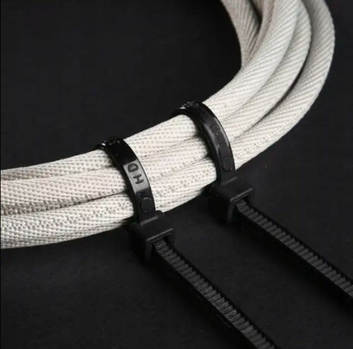 SVORKY SVORKY ČIAPKA SVORKY SVORKY KÁBLOVÉ UV ČIERNA 2,5x200 mm NYLON