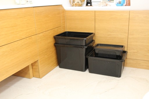 Plastová nádoba s vekom, box na hračky, 10 l, čierna
