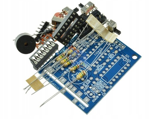 Súprava Electronic Music Box 16, ktorá sa učí spájkovať