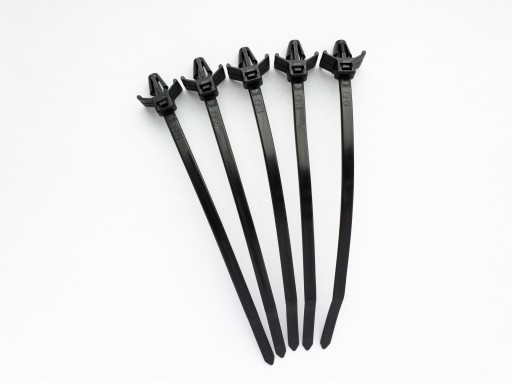 Zasúvacie sťahovacie pásky s kolíkom 130x4,8 mm Čierna