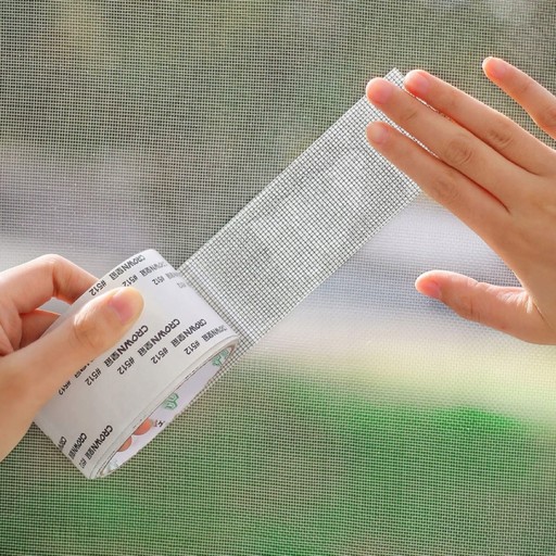 ODOLNÁ SAMOLEPIACA PÁSKA NA OPRAVU SIETEK PROTI KOMÁROM, biele okno, 2 m.