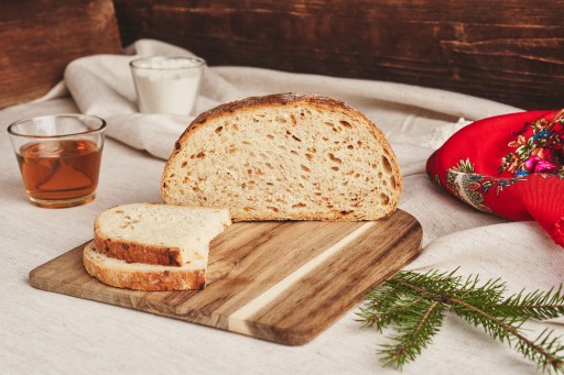 Horský pšeničný chlieb s mrkvou a smaženou cibuľkou