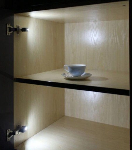 Skriňová lampa Výklopná šatníková skriňa Dvere 3 LED nočné osvetlenie šatníka