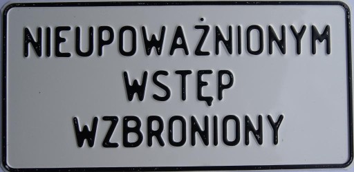 znak čepele: ZÁKAZ POVOLENÉHO VSTUPU