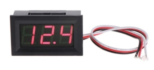 VOLTMETER 4,5-30VDC V PÚDE, TRI VODIČE (NAPÁJANIE + MERANIE), ČERVENÝ