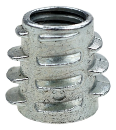 Zásuvka 10x M5x13 mm, oceľová vložka skrutkovaná do dreva