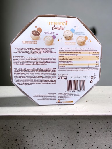 MERCI LOVELIES WHITE PRRALINE SVIEČNICA 185 G Nemecká