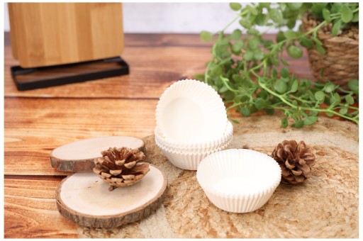 MOLDS papierové košíčky na muffiny a cupcaky, biele, 100 ks.