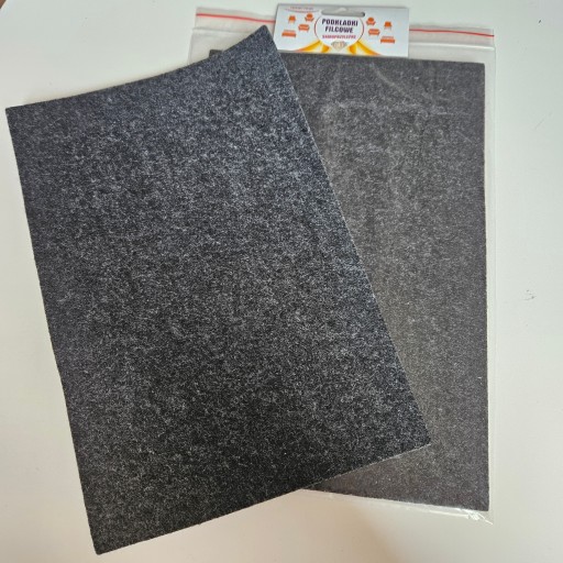 PLSTENÁ PODLOŽKA ANTRACITOVÁ GRAFITOVÁ MELANGE 4 MM SAMOLEPIACA POD NÁBYTOK 20X30CM