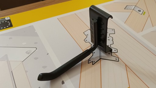 Jednoháčikový univerzálny držiak do suterénu 140 mm
