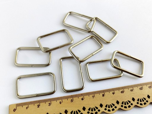 Kovový rám 30 mm strieborný regulátor 4 ks.