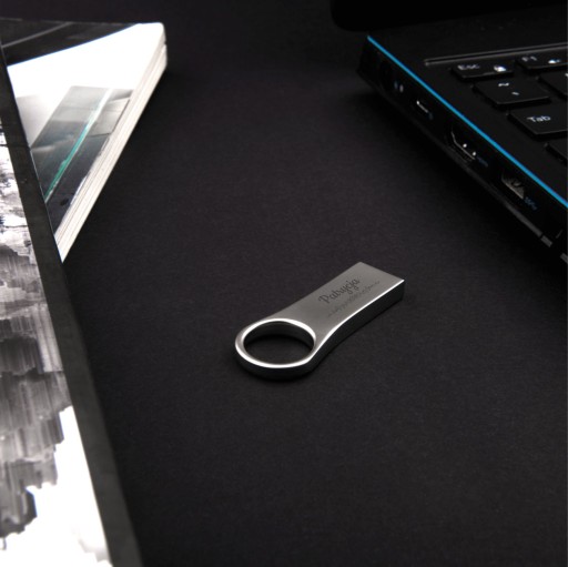 Mini kovový prívesok so slotom 8 GB USB 2.0 + GRAVÍROVANIE MENA ZA DARČEK