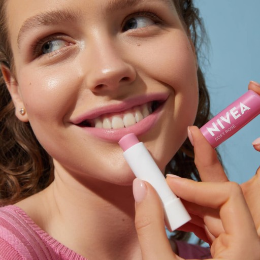 NIVEA SOFT ROSE Hydratačný ružový ochranný rúž 4,8g