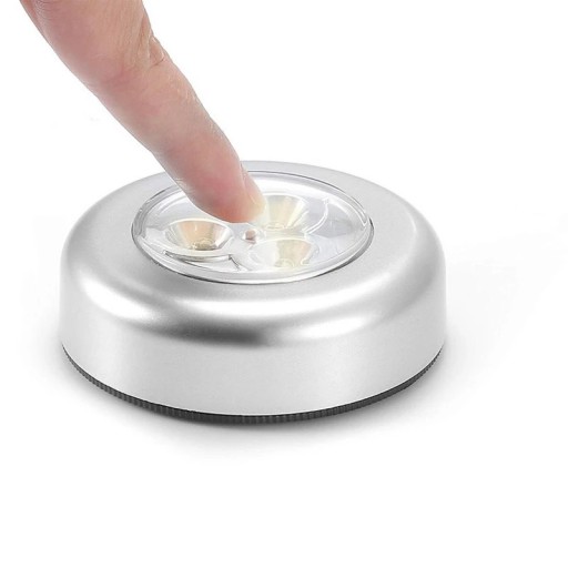 SAMOLEPIACA PODSKRIŇOVÁ LAMPA S BATÉRIAMI, 4 ks.
