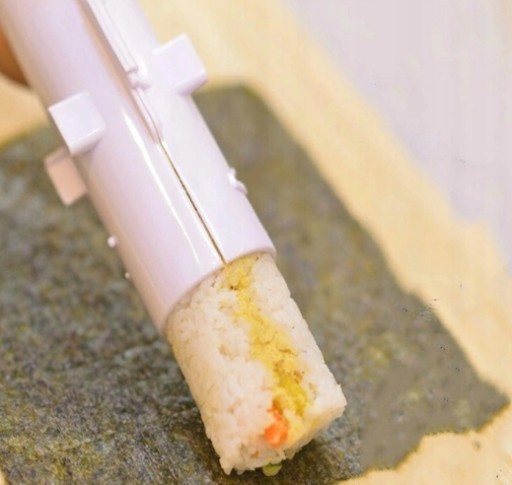 STROJ NA VÝROBU SUSHI TRUBIEK BAZOOKOVÝ VALEC