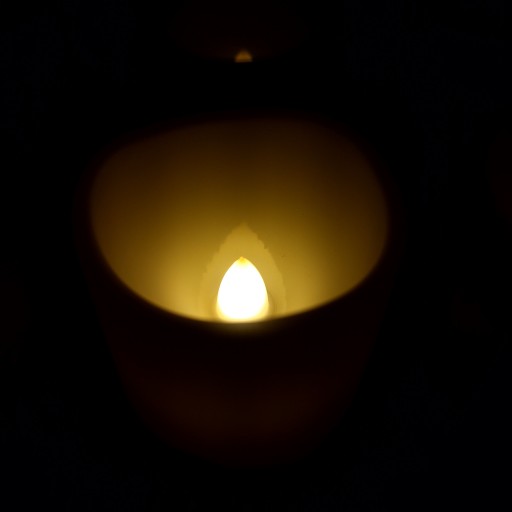 Prelamovaná lampa s LED sviečkou Lucerna so sviečkou s vložkou batérie