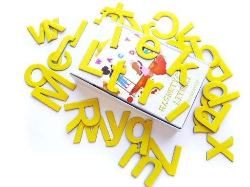 Magnety na chladničku ŽLTÉ PÍSMENO 80 PRVKOV