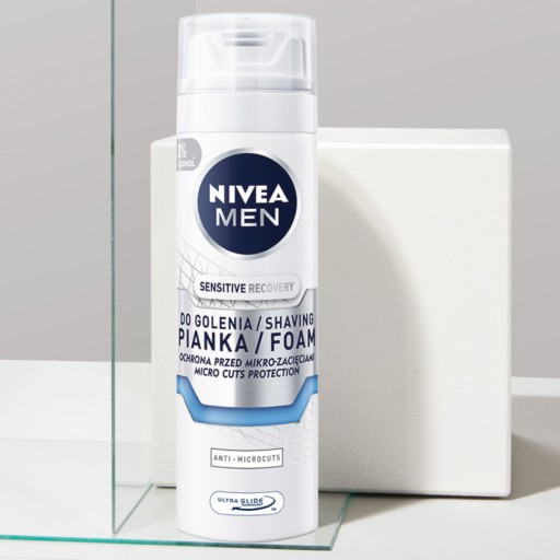 NIVEA Men Sensitive regeneračná pena na holenie 200 ml