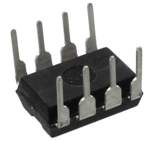 LM393 dvojkanálový analógový komparátor LM393P