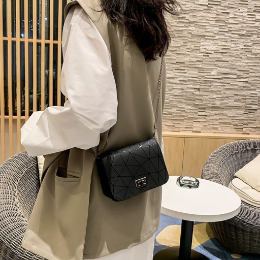 Dámska retiazka taška cez rameno ČIERNA Malá MÓDNA ŠTÝLOVÁ ELEGANTNÁ MINI