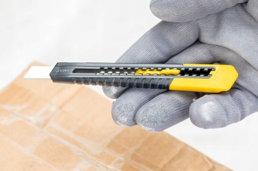 STANLEY 10-151 SM Nôž NA TAPETU, ZLAMOVANÁ ČEPEL 18mm
