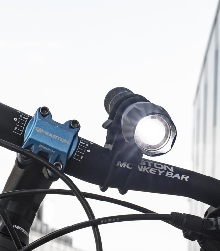 UNIVERZÁLNY DRŽIAK NA BICYKEL NA BATERKU SVETLÁ NA RIADITEĽKY BIKE VAYOX