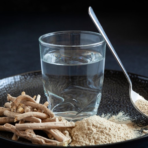 ASHWAGANDHA rez koreň ADAPTOGÉN zdravý SPÁNOK relaxácia POKOJ