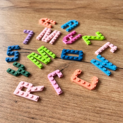 KAJAWIS LETTERS 3D písmenkové ozdoby na tortu v LEGO štýle narodeninových dekorácií