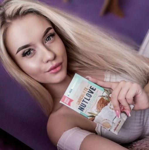 ALLNUTRITION PROTEIN CHOCOLATE NUTLOVE 100g KOKOSOVÝ PROTEIN CHOCOLATE FIT