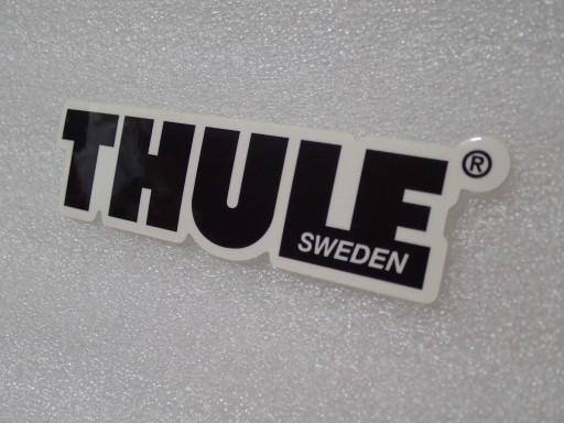 NÁLEPKA THULE ŠVÉDSKO NÁLEPKA 10,9 x 3,2 cm