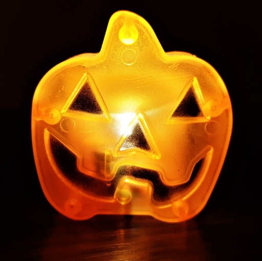 HALLOWEENSKÁ DEKORÁCIA ŽIARENÁ OSVETLENIE NA BATÉRIOVÉ OVLÁDANIE TEKVICE