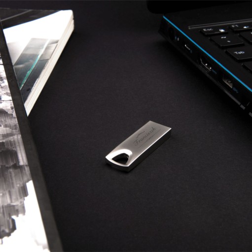 Mini ELEGANCE kovový prívesok 2 GB USB 2.0 + gravírovanie S MENOM ZA DARČEK