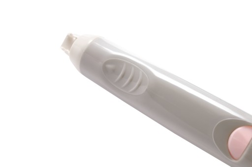ŠEDÝ KOREKTOR V 6M PÁSKE S VYSÚČACÍM HROTOM PENTEL