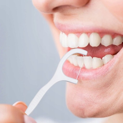 DENTAL Flosser ZUBNÉ PIKY S Flosser niťou na zuby s držiakom nite 30 ks