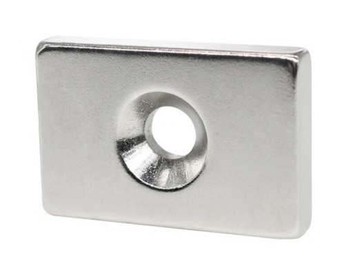 NEODYMIOVÝ MAGNET S OTVOROM NA SKRUTKU 30x20x5 SILNÝ