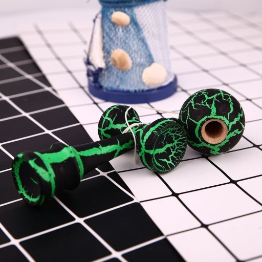 Kendama, drevená japonská hra na chytanie lopty s reflexmi