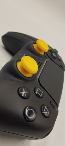 ANALOGOVÝ OVLÁDAČ MUSHROOM PRE PLAYSTATION 5 PS5 PAD DUALSENSE, ŽLTÝ