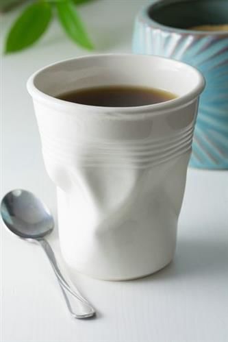 DRVENÝ hrnček VYPADÁ AKO VYTVORENÝ PORCELÁN