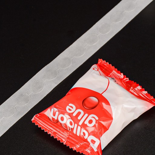 Lepiace bodky Obojstranné lepidlo na pripevnenie BALÓNOV - 100 bodiek na rolke