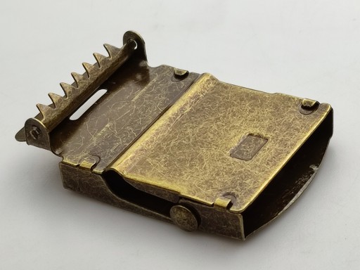 Spona na opasok so 40 mm hrotom zo starého zlata