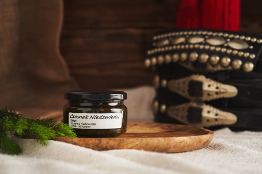 Pesto z prírodného pyré z divého cesnaku