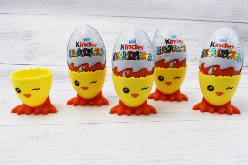 Veľkonočný stojan s čokoládovým prekvapením Kinder vajíčko 20g
