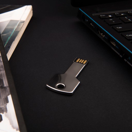 Kovový kľúč Pendrive 4 GB + gravírovanie