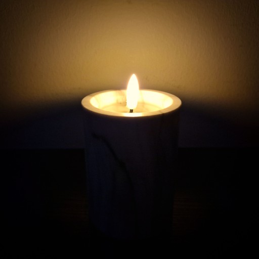 Dekoratívna sviečka na batérie 10 cm, farba Grey Marble, LED až 30 dní