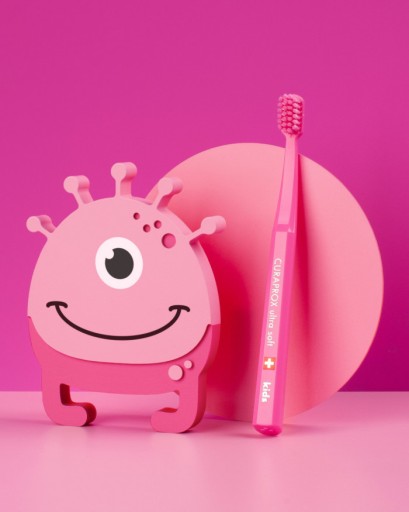 Ekologické balenie CURAPROX 5500 KIDS ULTRA SOFT ZUBNÁ KEFKA DOKONALE VYČISTÍ ZUBY
