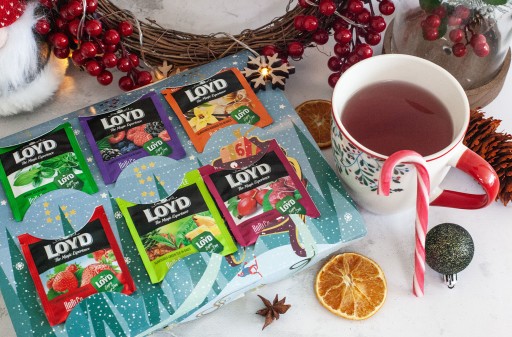 Vianočný závesný adventný kalendár pripravený na darček 24 čajov LOYD