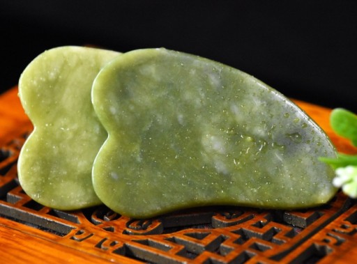 JADEITOVÁ MASÁŽNA DOSKA TVÁRE STAROSTLIVOSŤ O PLEŤ JADEITE GUA SHA