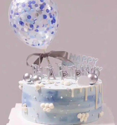 strieborné narodeninové tortové sviečky, nápis HAPPY BIRTHDAY