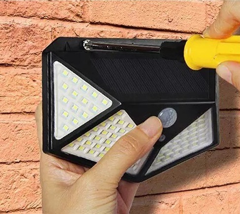 Solárna LAMPA NÁSTENNÁ LAMPA pohybový senzor 100LED E080