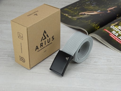 Arius Elegantný šedý remienok s matným gravírovaním loga